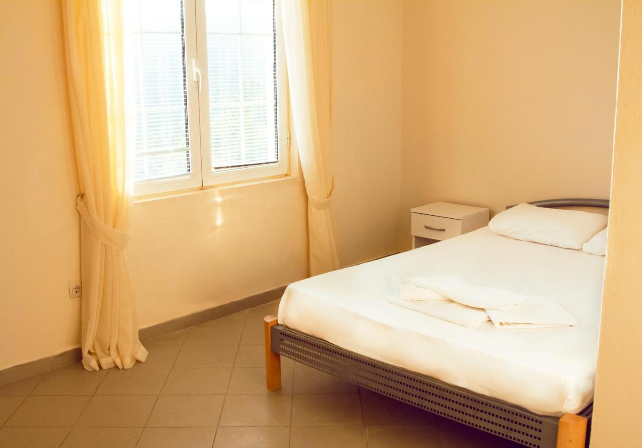 Hostel "Kraljica Snezna " Sutomore Buitenkant foto